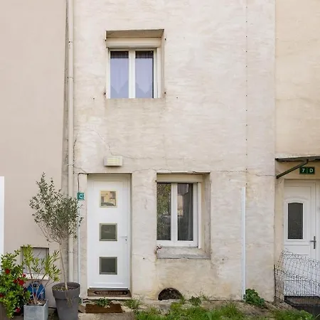 Maison *